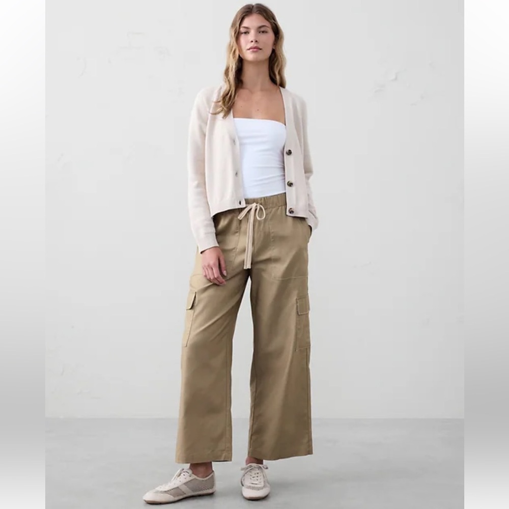 Women's Wide Leg High-Rise Cargo Pull-On Pant in Tan - Size M